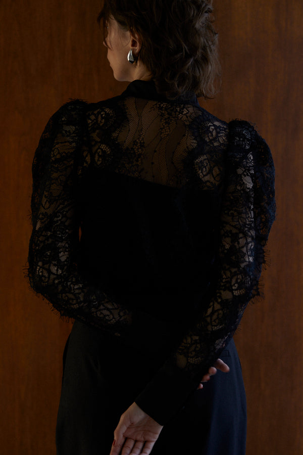 Grace scalloped lace blouse <br>  -BLK-