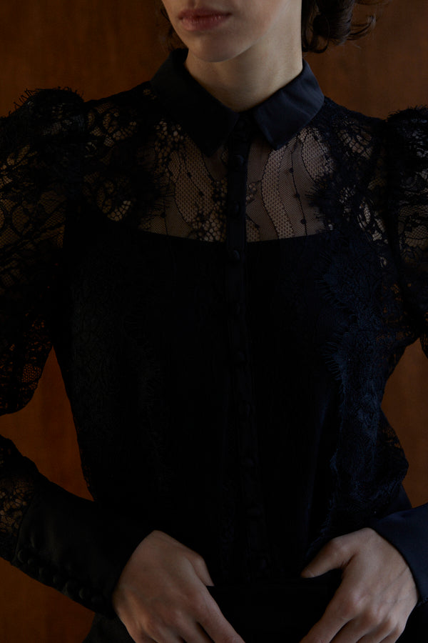 Grace scalloped lace blouse <br>  -BLK-