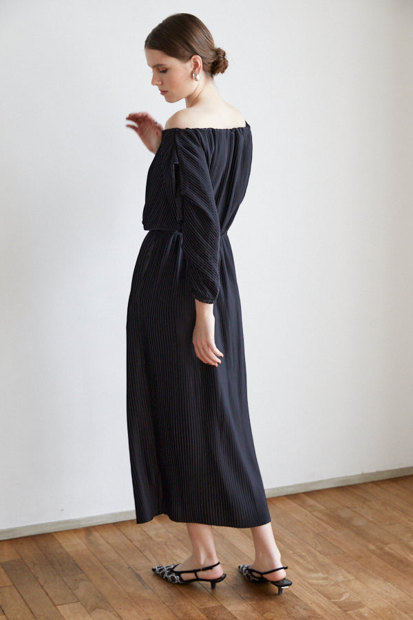 Isabel Pleated Dress <br> -BLK-