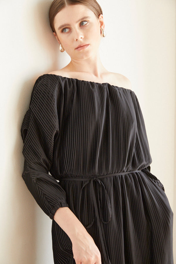 Isabel Pleated Dress <br> -BLK-