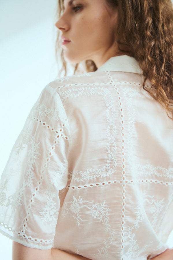 Audrey Lace Shirt <br>-WHT-