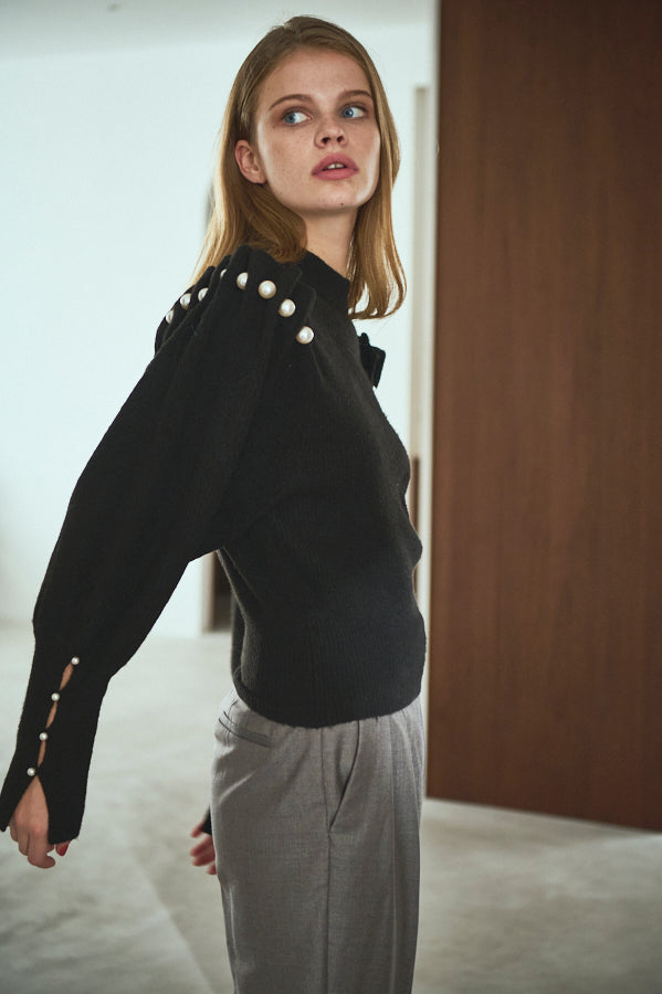 Pearl Crew neck Slash-sleeve sweater  <br> -BLK-