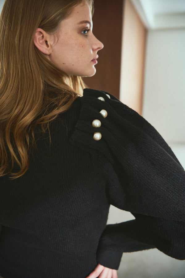 Pearl Crew neck Slash-sleeve sweater  <br> -BLK-