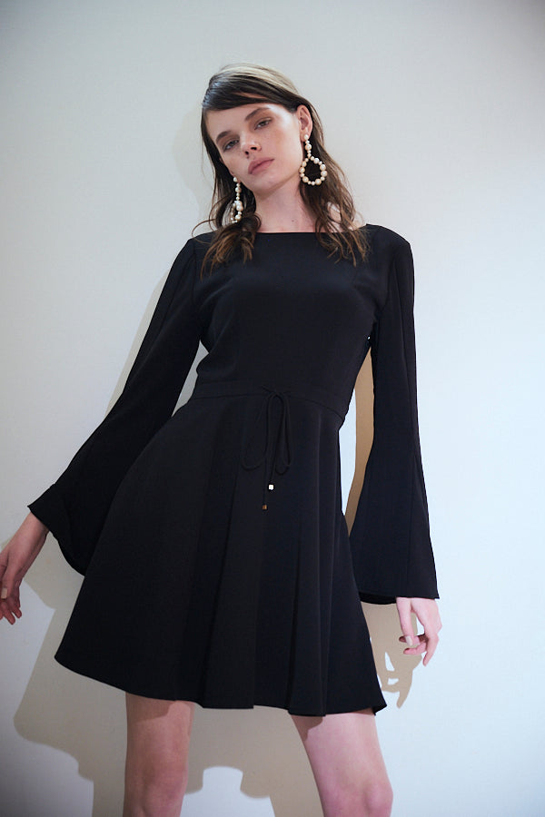 美品 Estella.K カップ付きミニドレス 美品 Estella.K カップ付きミニドレス